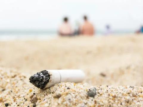 Cigarette butt on a beach Stock-Fotos
