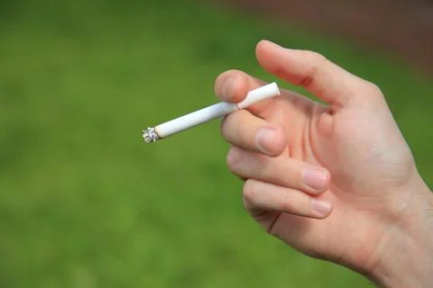 Cigarette in hand Foto stock