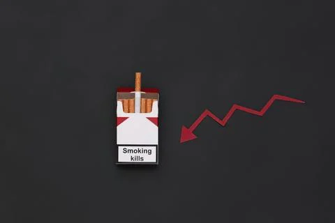 Cigarette pack with smoking kills warning and downward arrow Stock Photos