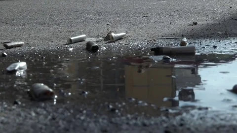 Cigarette on the pavement. Timelapse. Video stock 74626015