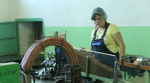 Cigarette production 库存影片 61175472