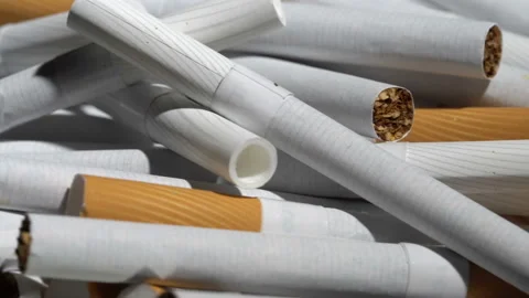 Cigarette rotation in front of the camera Видео 119275177