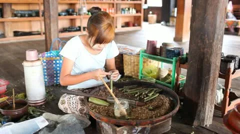 Cigarettes workshop on Inle lake 库存影片 11346265