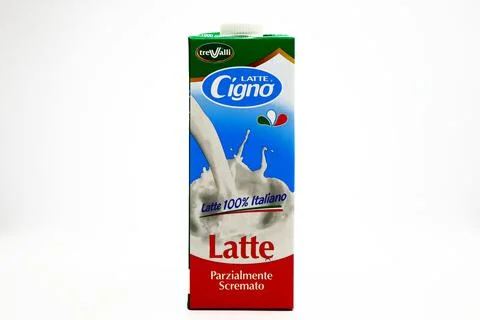 CIGNO TREVALLI Pasteurized Low Fat Italian MILK Stock Photos