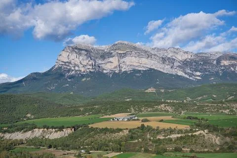 The Cinca river as it passes through the town of Ainsa, in the Aragonese Pyre Stock Photos