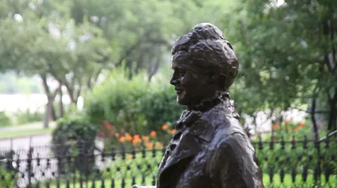 CINCINNATI, COVINGTON KENTUCKY, BRONZE STATUE OF MARY B. GREENE Video stock 59184034