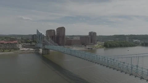 Cincinnati Drone Bridge Riverscape Midday 4k Raw Log 스톡 동영상 254596516