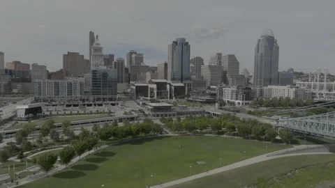 Cincinnati Drone Cityscape River Shot Midmorning 4k Raw Log 스톡 동영상 254596664