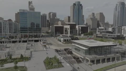 Cincinnati Drone Riverside Cityscape to Cincy Sign Midday 4k Raw Log 스톡 동영상 254596578