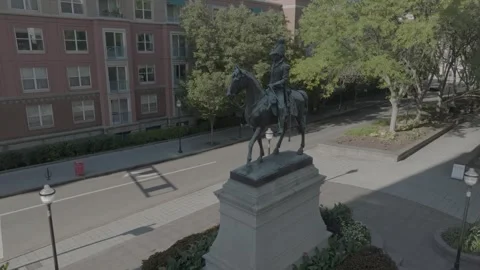 Cincinnati William Henry Harrison Statue Shot Midday 4k Raw Log 스톡 동영상 254596654