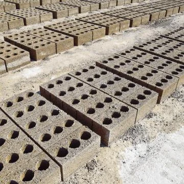 Cinder blocks lie on the ground and dried. on cinder block produ Foto stock