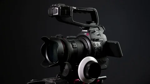 Cinema Camera - Canon C100 in Studio Vídeo Stock 72972739