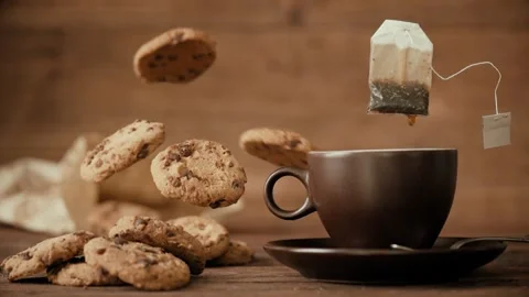Cinemagraph - Dripping tea bag in a tea cup. 動画素材 86869095
