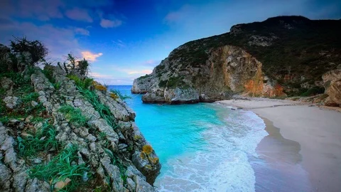 Cinemagraph Loop - Beach between the Cliffs - motion photo 動画素材 98712396