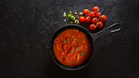 Cinemagraph loop. Cooking pasta penne with tomato sauce and basil on iron cast Stock Footage 107926719