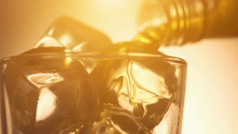 Cinemagraph loop - pouring scotch whiskey over ice Stock Footage 106914831