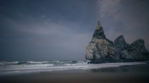 Cinemagraph Loop - Rocks and Stars by the Shore - motion photo 動画素材 98754318