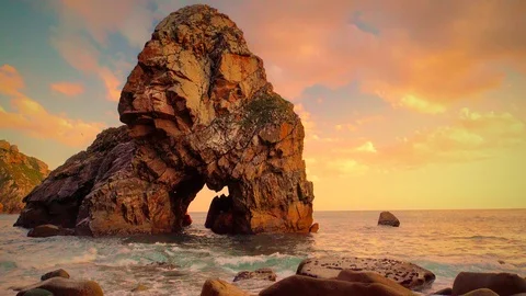 Cinemagraph Loop - Seashore Rock Arch - motion photo 動画素材 98712888