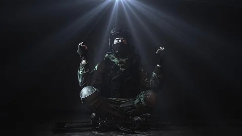Cinemagraph. Meditating Soldier Vídeos de archivo 81905949