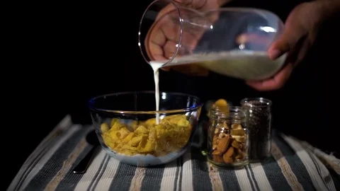 Cinemagraph Milk with Cereal Vídeo Stock 95575417
