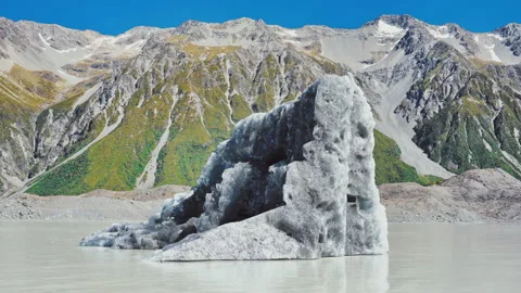 Cinemagraph motion loop of melting iceberg in glacier lake Stock Footage 152046922