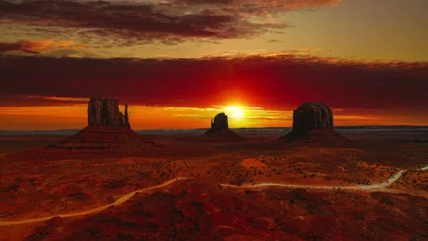 Cinemagraph / seamless video loop of a golden red cloud sunset time-lapse Stock Footage 142378822