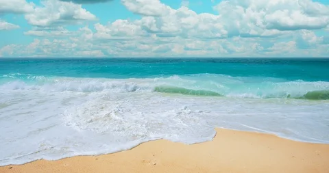 Cinemagraph: white clouds are running over the beach 4K time-lapse Stockbeeldmateriaal 92850586