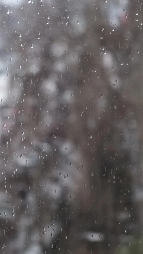 Cinematic 4K Vertical Rainy Window - Sharp Raindrops, Blurred Background 库存影片 329438433
