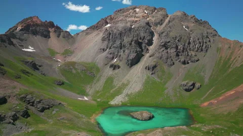 Cinematic aerial drone high elevation dreamy heavenly Island Lake Vídeos de archivo 252628140