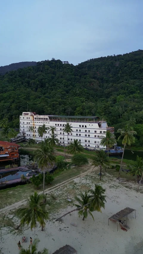 Cinematic Aerial of Ghost Ship Koh Chang Abandoned Cruise Ship Thailand 库存影片 338414248