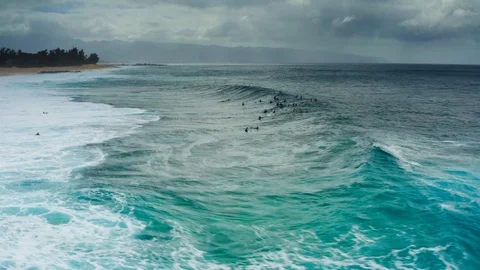 Cinematic aerial of Pacific Ocean around Oahu island at Hawaii 스톡 동영상 127328811