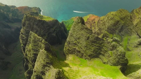 Cinematic aerial view of dramatic mountains, ocean on Napali Coast Kauai Hawaii 스톡 동영상 203783068