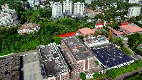 Cinematic aerial view of a modern IT park campus with rooftop solar panels Stockbeeldmateriaal 345110664
