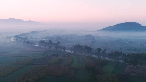Cinematic Aerial View of Post-Rain Fog Over a South Asian Village Vídeo Stock 332122535