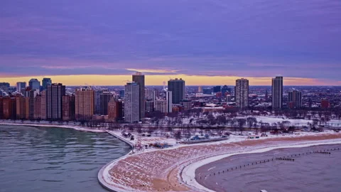 Cinematic daybreak shot of Chicago’s Loop and Lake Michigan shoreline. Stock Footage 331270594