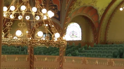 Cinematic Depth of Historic Synagogue with Glowing Chandelier and Pillars Stock-Footage 331137179