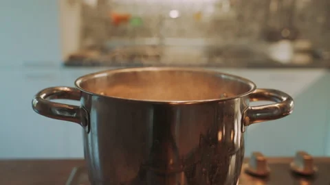Cinematic dolly shoot of a pot with boiling water. shot in slow motion Video stock 146307644