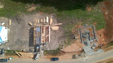 Cinematic downward angle drone shot of homes being built, new construction Stock Footage 152837701