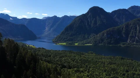 Cinematic drone flight above alpine lake in the Hallstatt region of Austria Stockbeeldmateriaal 331638165
