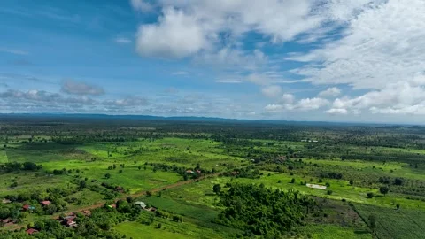 Cinematic Drone Flight Over Beautiful Green Grasslands Vídeo Stock 336860137