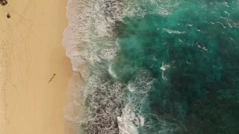 Cinematic Drone Flight Over Iconic Nusa Penida Coastline 4K UHD 動画素材 339907908