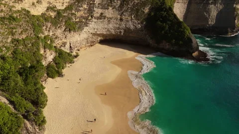 Cinematic Drone Flight Over Iconic Nusa Penida Coastline 4K UHD Видео 340479866
