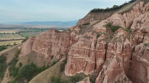 Cinematic Drone Flyover of Rugged Red Clay Cliffs at Râpa Roșie Vídeos de archivo 314237501
