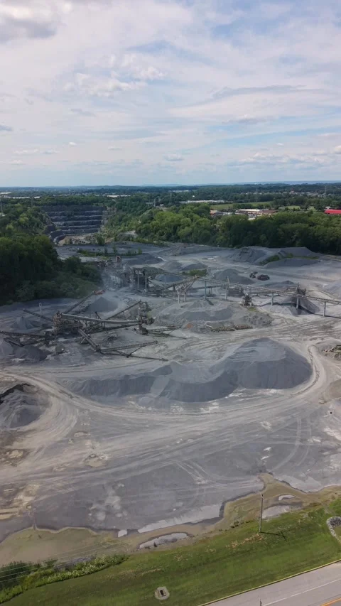 Cinematic drone footage sweeping over stone crushing machinery, conveyor 스톡 동영상 344955949