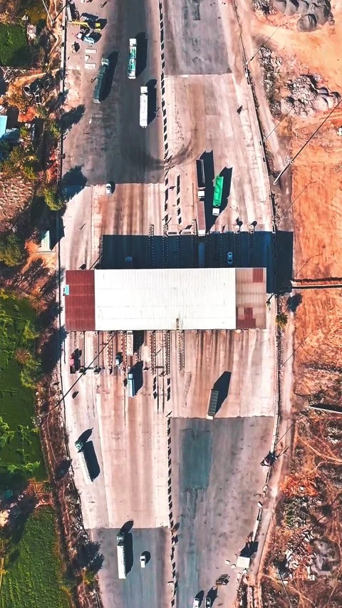 Cinematic Drone Hyperlapse of Busy Toll Plaza in Jaipur, India 스톡 동영상 309645776