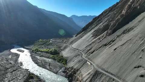 Cinematic drone pullback revealing massive river valley Spiti 動画素材 333054964
