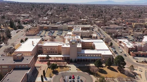 Cinematic Drone Push In Toward the New Mexico State Capitol Building in Santa Vídeos de archivo 331437787