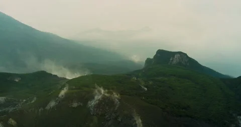 Cinematic Drone Shot of Mountain Layers and Fog During Sunset Vídeos de archivo 331704422