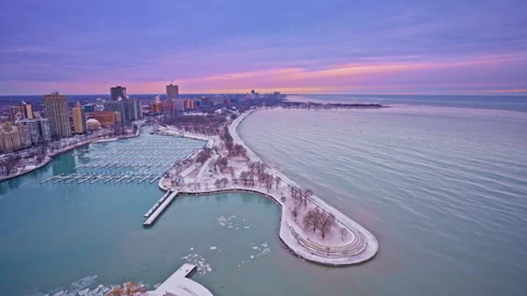 Cinematic drone view across the Chicago Loop at sunrise in winter. Stock Footage 332268513