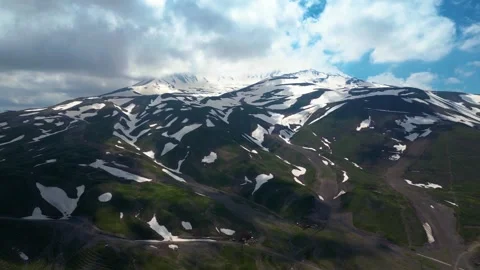 Cinematic Flight Above Snow Covered Peaks Vídeo Stock 337099825